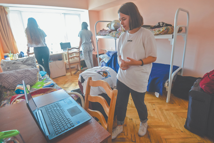 Хочешь получить комнату – женись