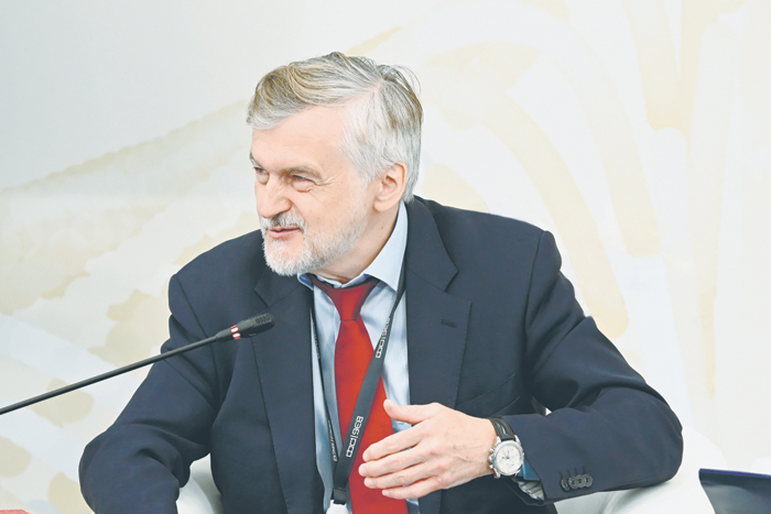 Нефтегазовые доходы уходят в плюс, расходы на промышленность – в минус