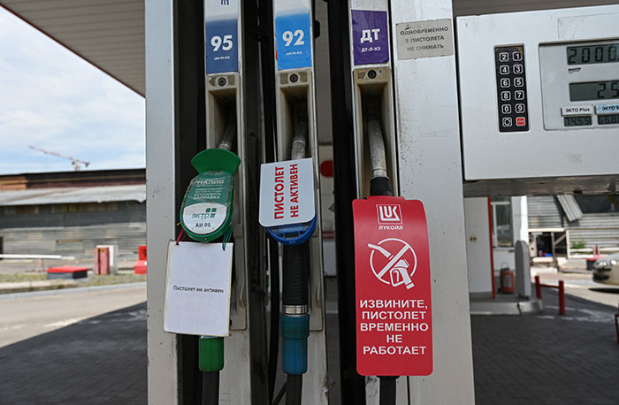 В обществе нарастает не только бензиновая тревожность...