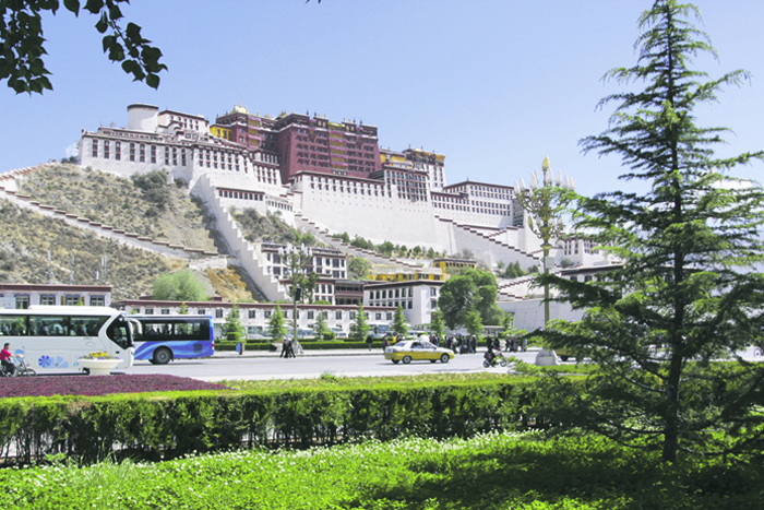 Паровой каток Пекина катится по Тибету