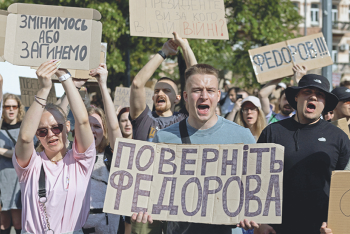 Украинцы требуют перемен в армии