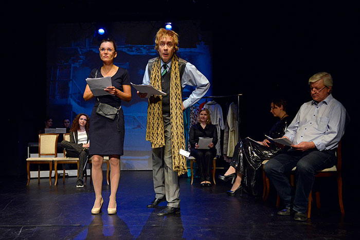 На сцене театра п/р Армена Джигарханяна прошла читка-дефиле "Платье не для Золушки". 