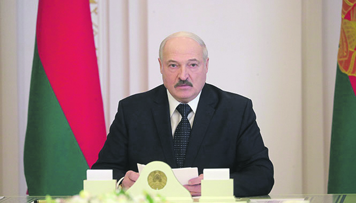 Лукашенко между эпидемией и экономикой выбрал экономику