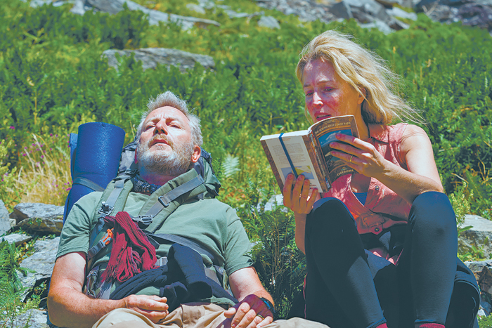 Джиллиан Андерсон и Джейсон Айзекс путешествуют пешком