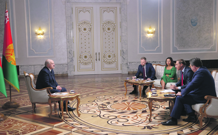 Лукашенко зачищает переговорную площадку 