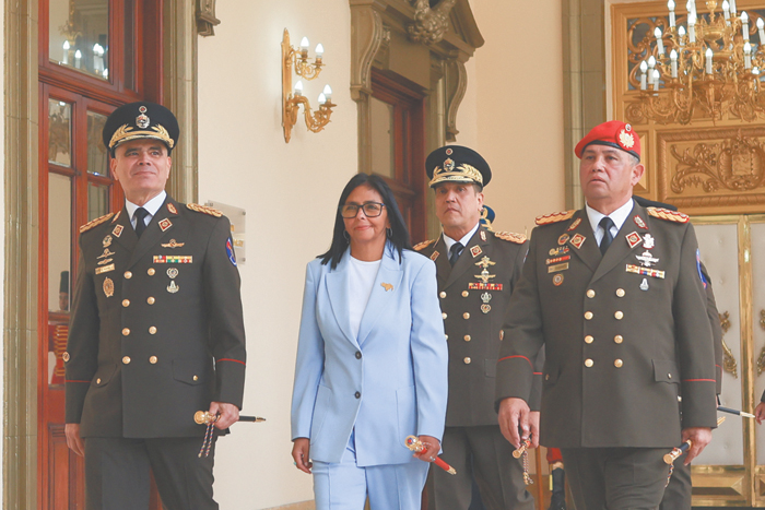 Мадуро защищается в суде и теряет Венесуэлу