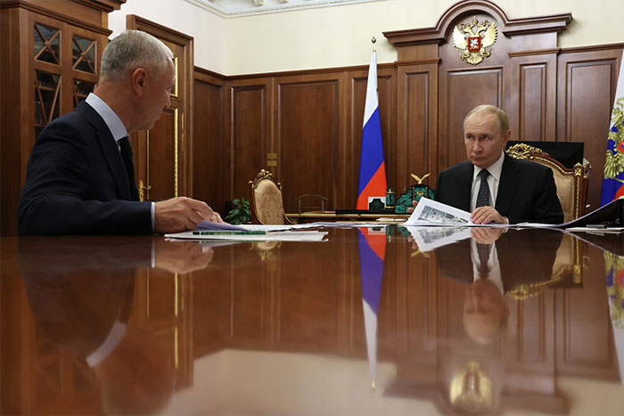 Президент приветствует и цифровизацию, и стахановское движение...