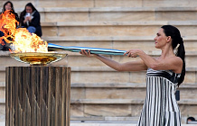 Олимпийский огонь отправился в Италию