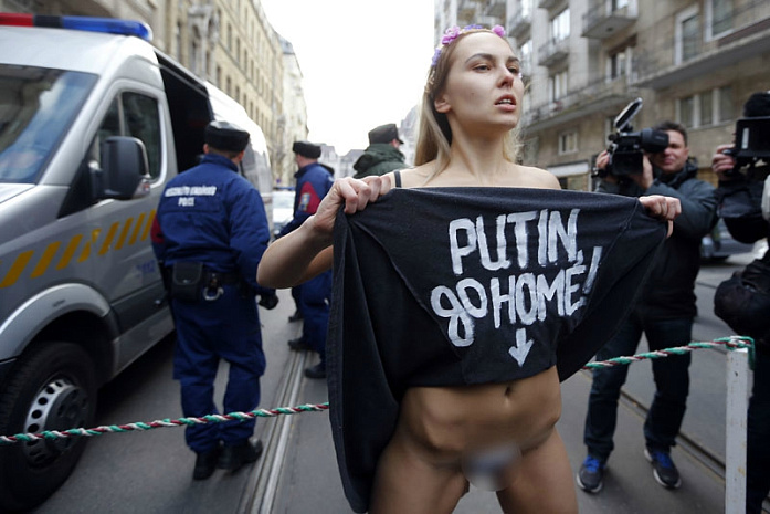 путин, венгрия, фемен, акция, топлесс