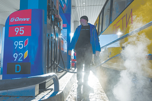 Бензин в России стал дороже, чем в США, на 8%