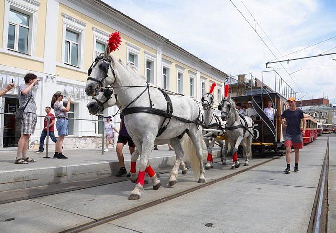 россия, москва, день городского транспорта, трамваи, парад