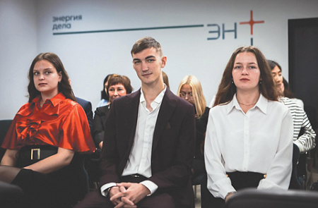 эн плюс, русал, стипендиальная программа, материальное поощрение, поддержка талантливых студентов