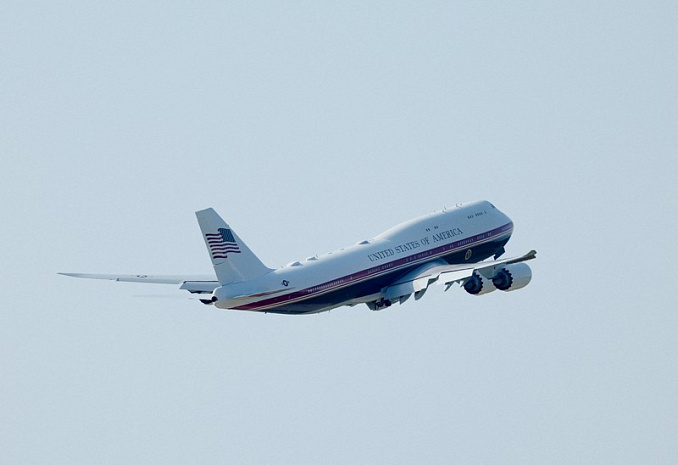 сша, трам, борт номер один, катар, подарок