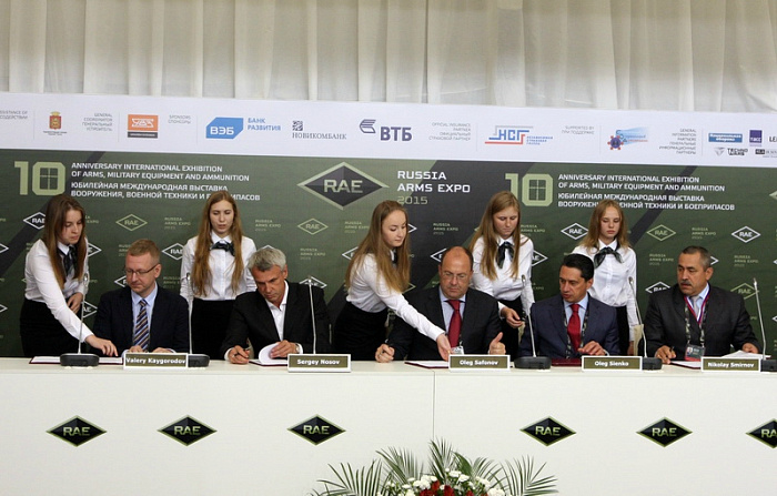 армия, оборона, rae2015, нижний тагил, вооружения, танки, рогозин, медведев