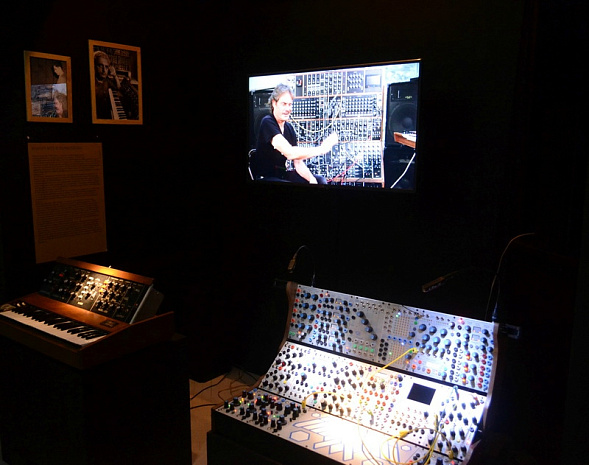 музыка, синтезатор, выставка