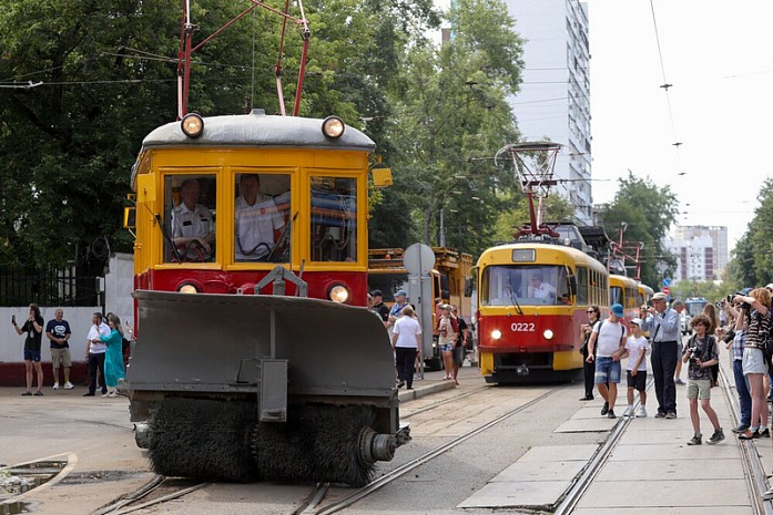 россия, москва, день городского транспорта, трамваи, парад