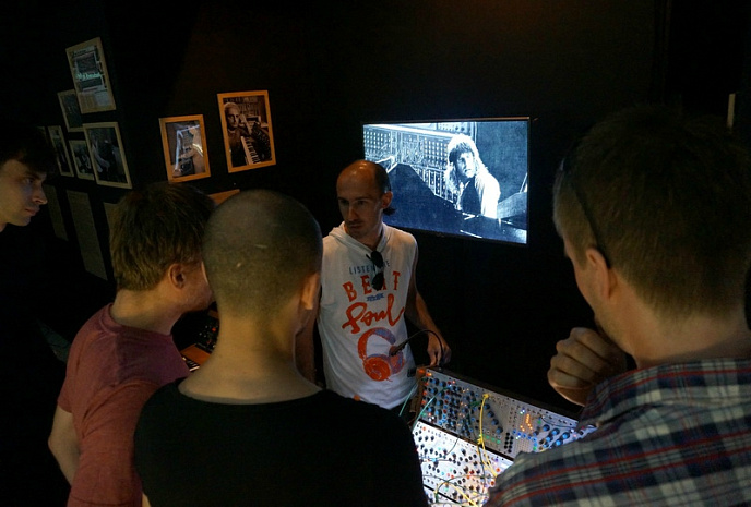 музыка, синтезатор, выставка