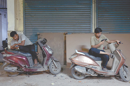 угроза кибербезопасности, индия, контроль, мобильные устройства