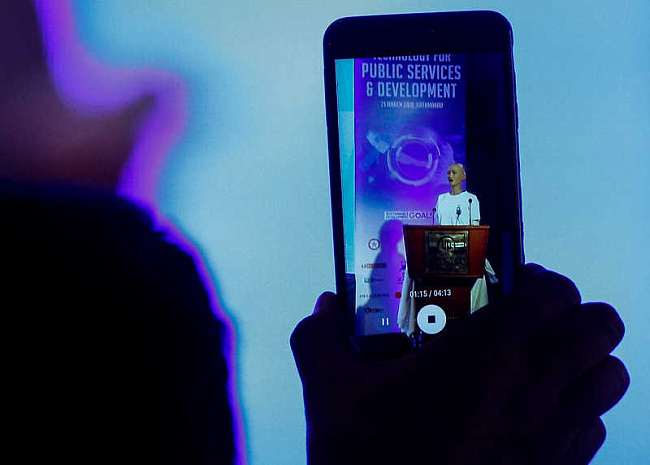 робот, оон, трибуна