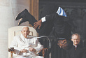 Папа Франциск лавировал, лавировал, да не вылавировал