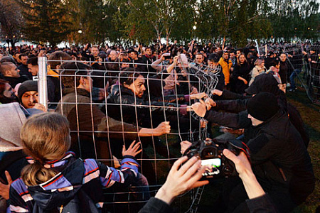 екатеринбург, социальный протест, храм, сквер