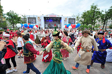 межэтнические отношения, стратегия национальной политики, целевые показатели, гражданская идентичность, социология