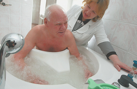 пенсионеры, лечение, открытое плацебо, экономия на медобслеживании