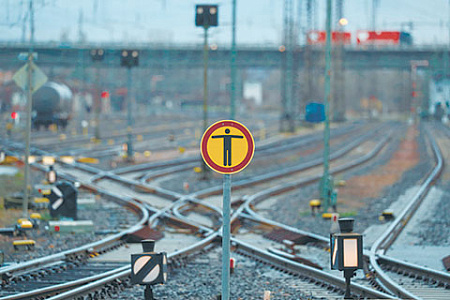 германия, общенациональная забастовка, условия труда, пенсионная реформа, реформа медстрахования, политика, мерц, адг