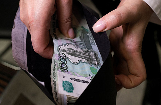 Половина работников в РФ получает меньше 66 тысяч рублей в месяц
