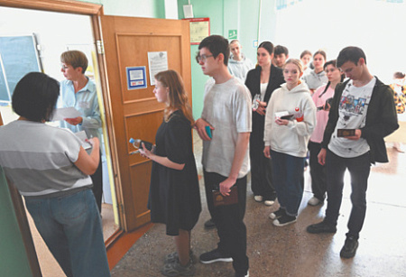 рособрнадзор, егэ, порядок на госэкзамене, родительский контроль, новые волонтеры, нарушения, списывание, гаджеты