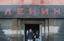 Народ потянулся к Ленину