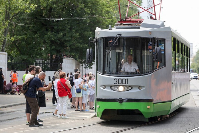 россия, москва, день городского транспорта, трамваи, парад