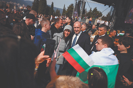 болгария, парламентские выборы, кандидаты, румен радев, левые лозунги, соцзащита, украинский кризис