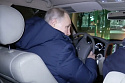 Путин в Мариуполе пересел с вертолета на автомобиль...