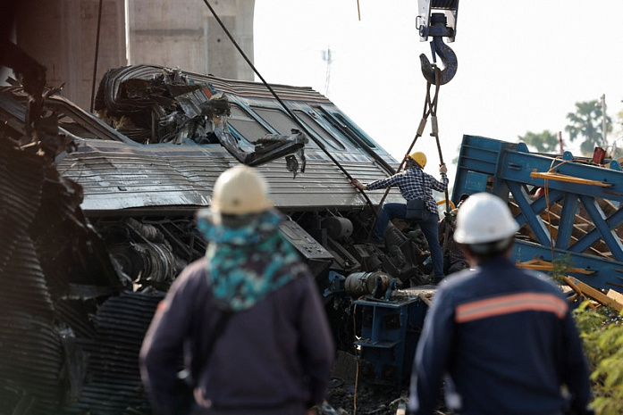 таиланд, железная дорога, поезд, кран, катастрофа, жертвы