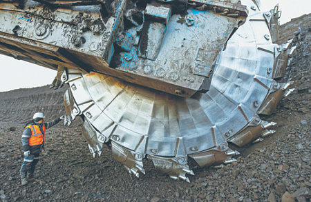 экономический спад, снижение зарплат, сокращение производства, увольнения