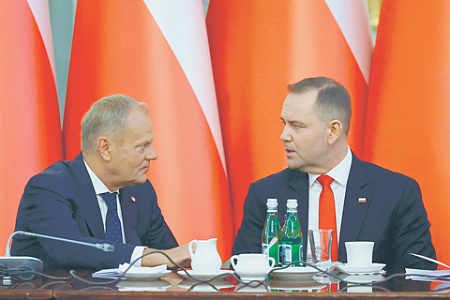 ек, польша, кредит, перевооружение армии, конфликт, навроцкий, туск