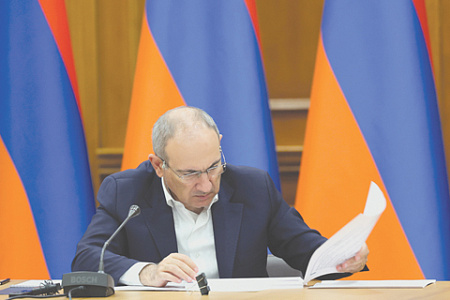 армения, пашинян, арест архиепископов, оппозиция