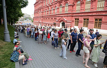 Народ потянулся к Ленину