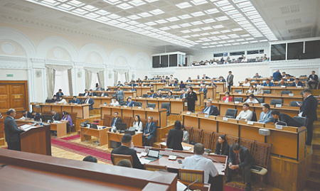 киргизия, парламент, примнение государственного языка, статус русского языка, конфликты
