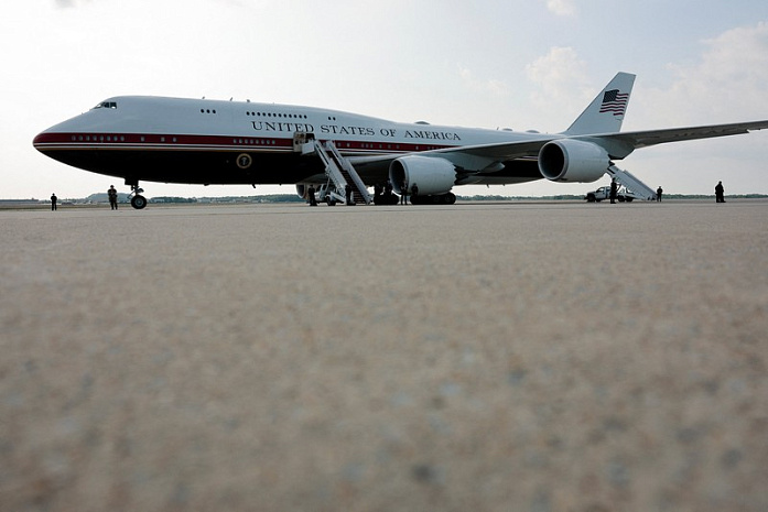 сша, трам, борт номер один, катар, подарок