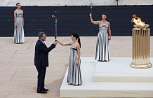 Олимпийский огонь отправился в Италию