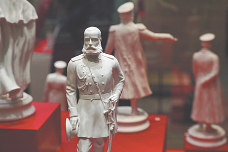 москва, исторический музей, выставка, история в фарфоре, патриотическая скульптура императорского фарфорового завода