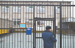 Почтовая доставка судебных решений оставляет заключенных за решеткой