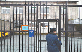 Почтовая доставка судебных решений оставляет заключенных за решеткой