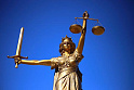Адвокатов теперь вынуждены нанимать и <b>потерпевшие</b>