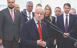 Коммунистов теснят на обочину истории
