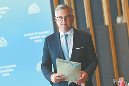 ес, нелегальные мигранты, еврокомиссар, сербия, охрана границ, реформы, косово, политический торг