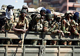 Военные патрули пытаются навести порядок в столице Зимбабве