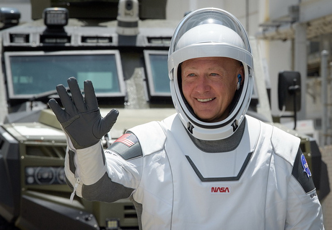 spacex-demo-2-crew-walkout-nhq202005300005_49952758832_o.jpg